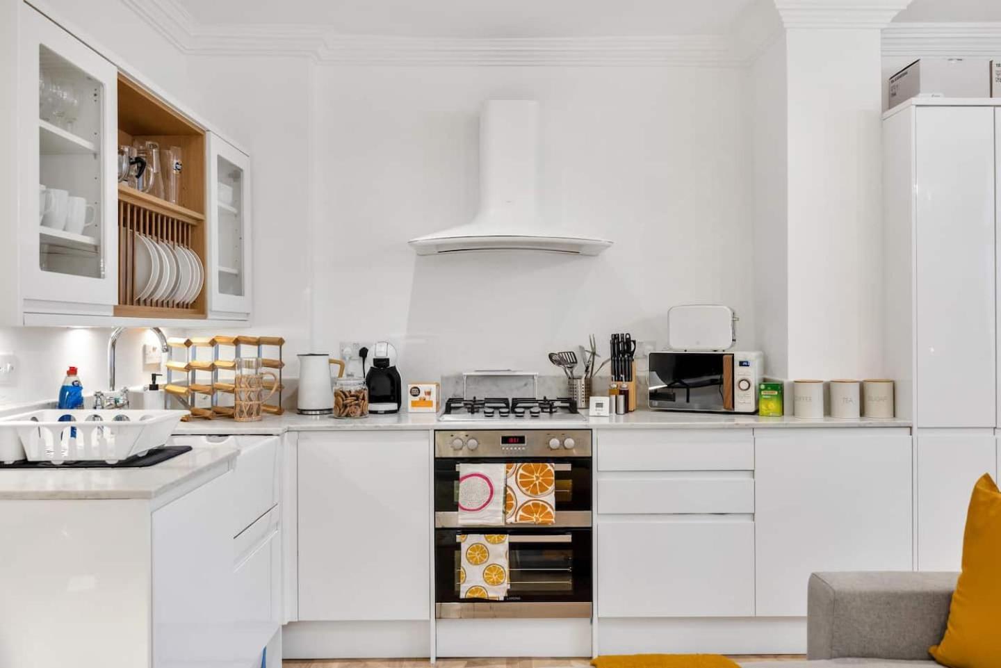 3 Bedroom 2 Bathroom Victorian Flat In Kensington * Londra