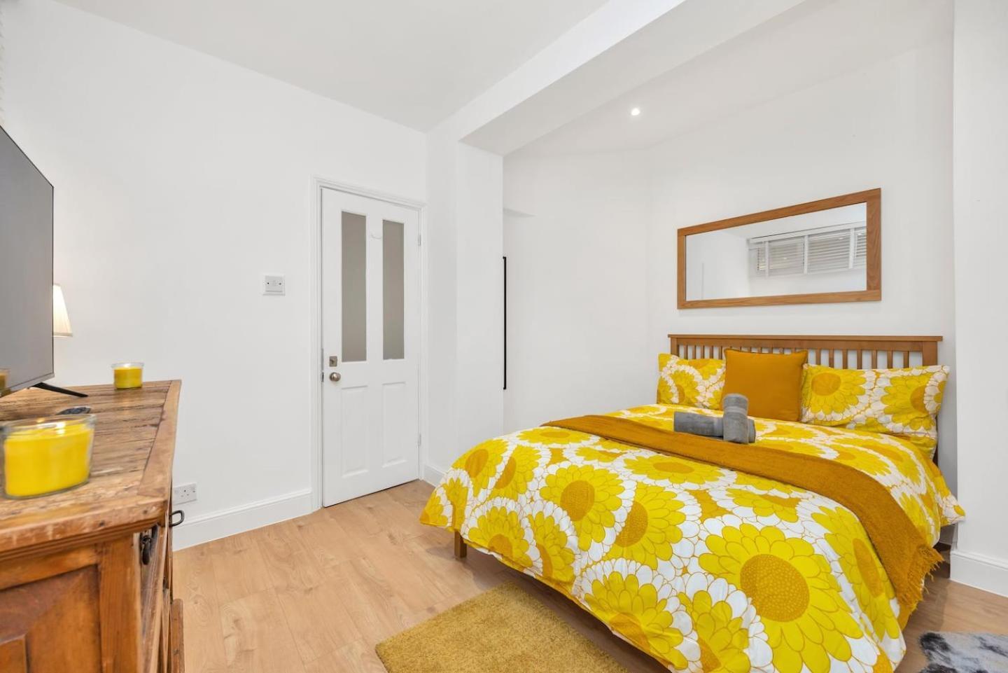 3 Bedroom 2 Bathroom Victorian Flat In Kensington Londra