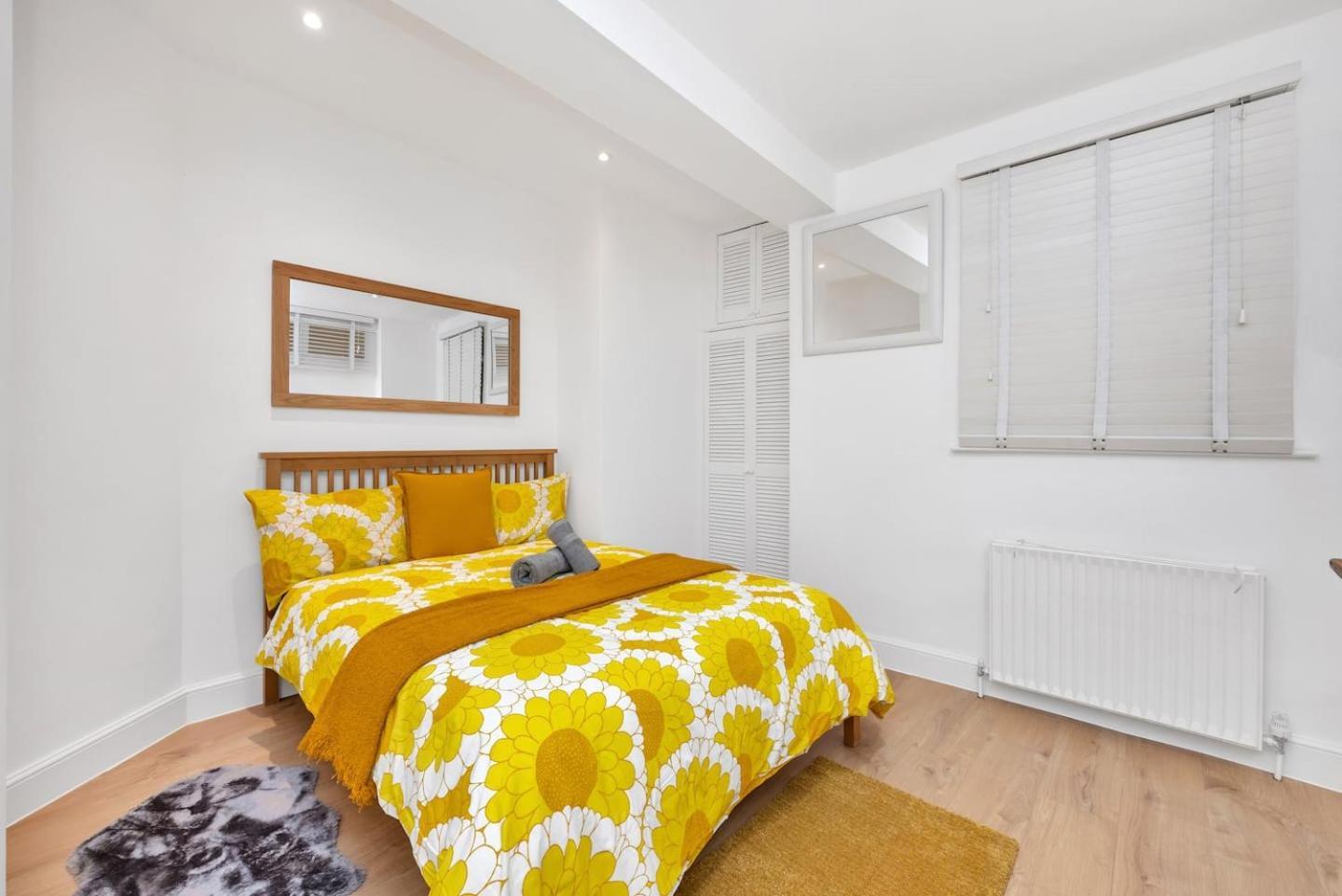 3 Bedroom 2 Bathroom Victorian Flat In Kensington Apartament Londra