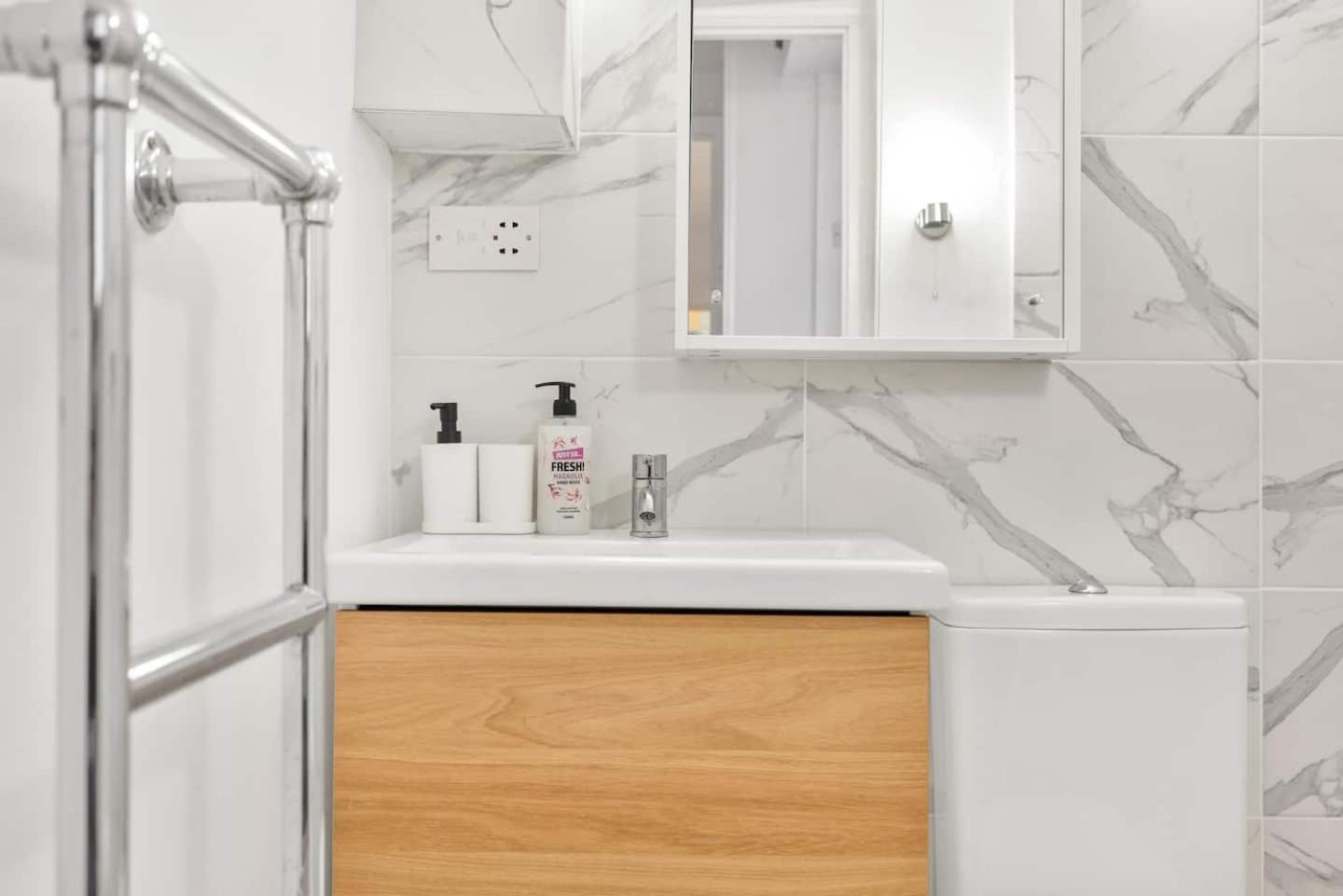 Apartament 3 Bedroom 2 Bathroom Victorian Flat In Kensington Londra
