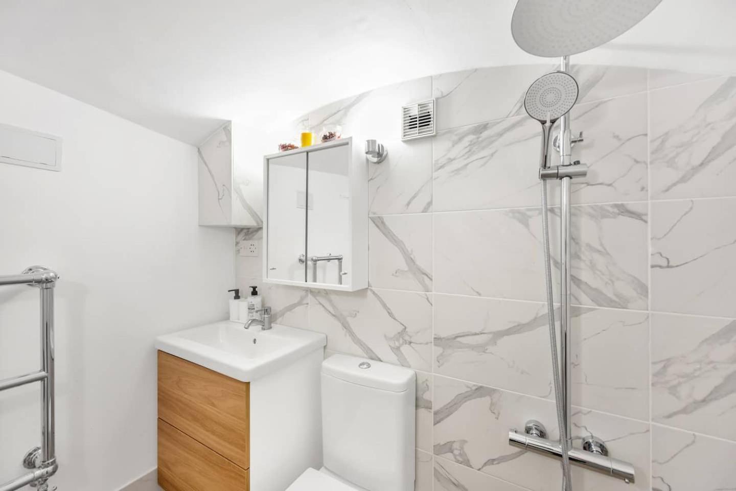 Apartament 3 Bedroom 2 Bathroom Victorian Flat In Kensington *