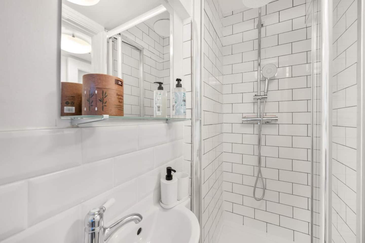3 Bedroom 2 Bathroom Victorian Flat In Kensington Apartament Londra