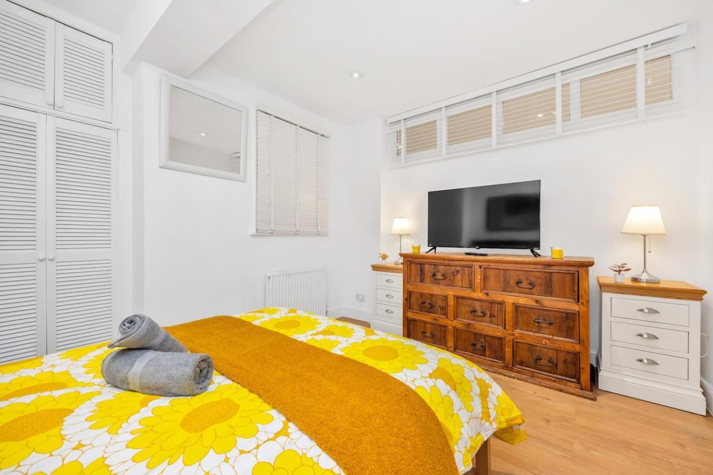 Apartament 3 Bedroom 2 Bathroom Victorian Flat In Kensington Londra