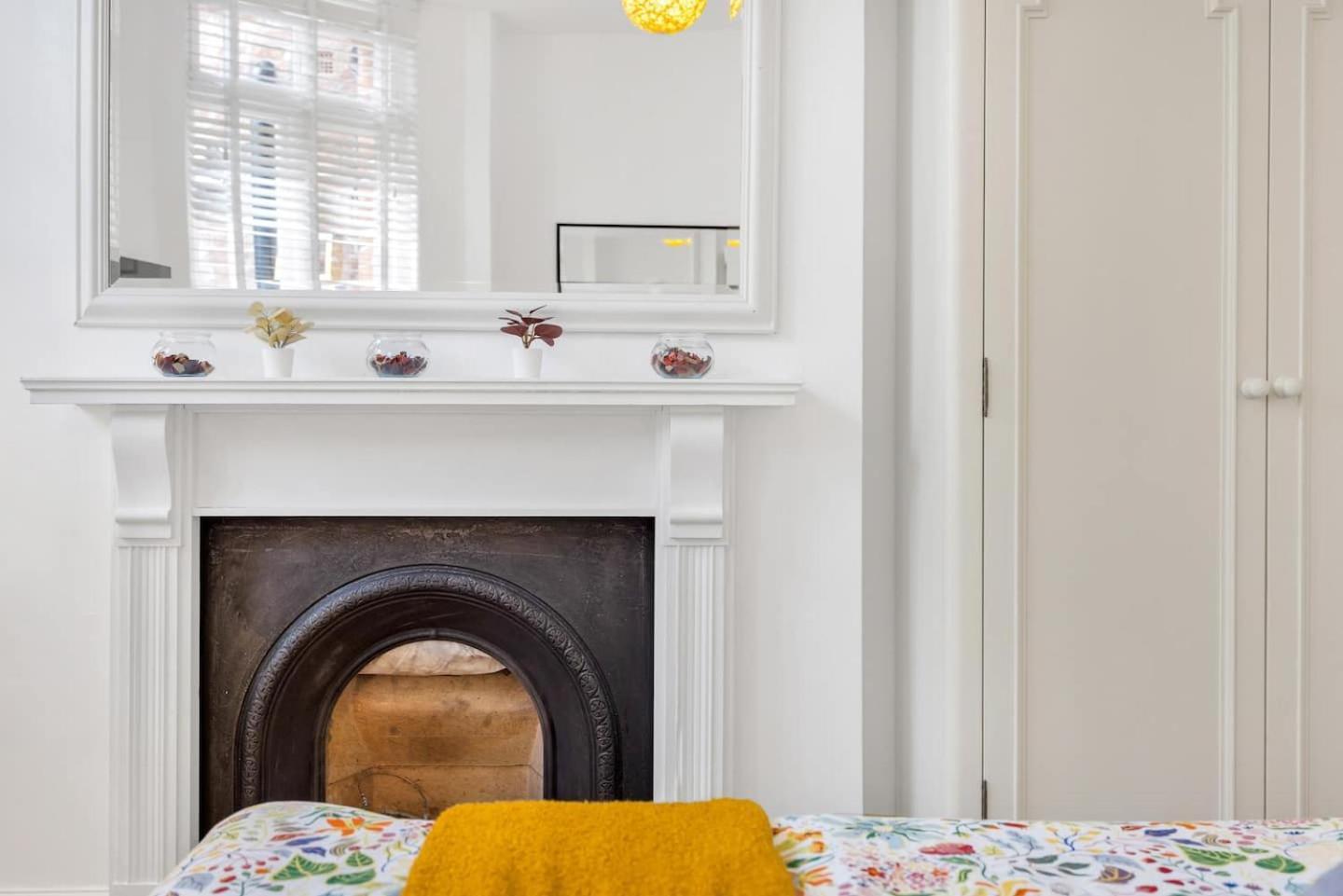 3 Bedroom 2 Bathroom Victorian Flat In Kensington Apartament *