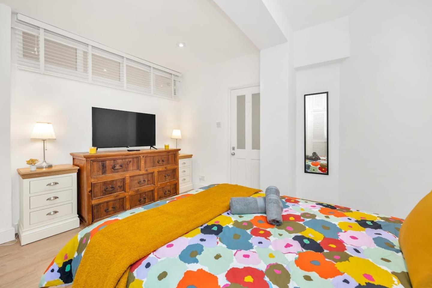 3 Bedroom 2 Bathroom Victorian Flat In Kensington * Londra