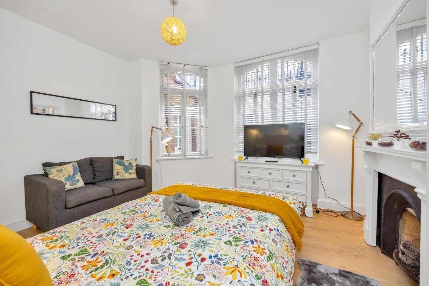 3 Bedroom 2 Bathroom Victorian Flat In Kensington Apartament *