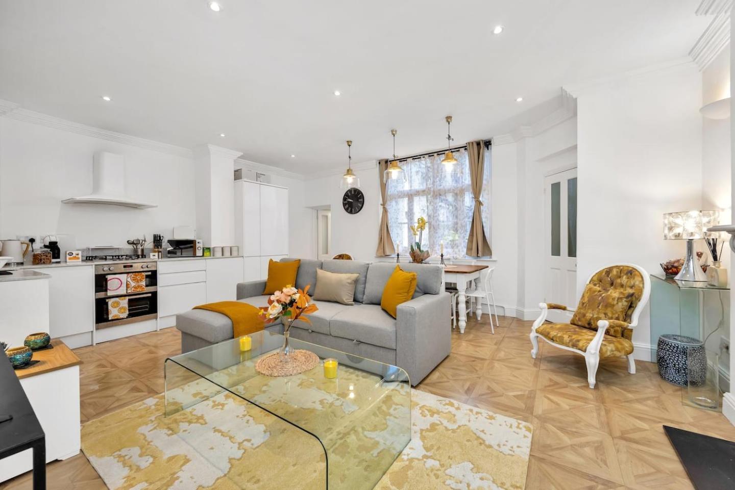 3 Bedroom 2 Bathroom Victorian Flat In Kensington Apartament Londra